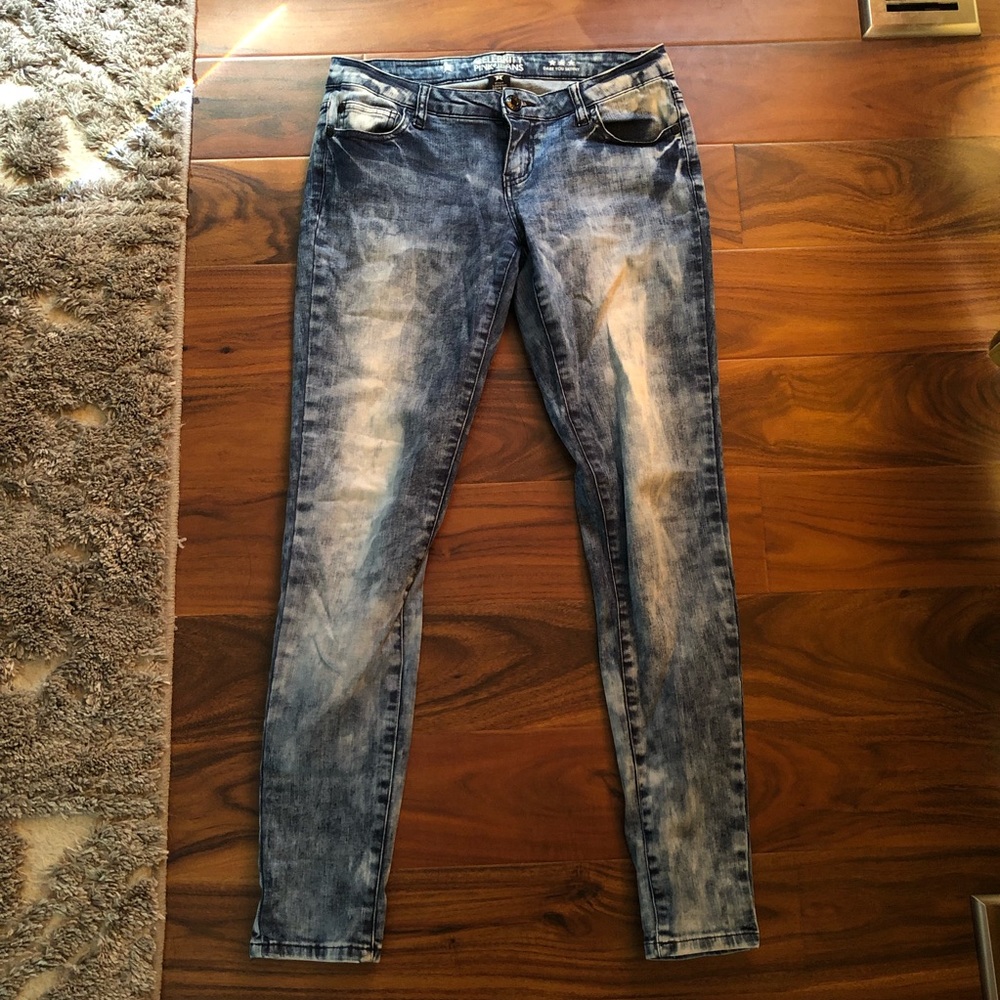 CELEBRITY PINK Acid Wash Skinny Jeans